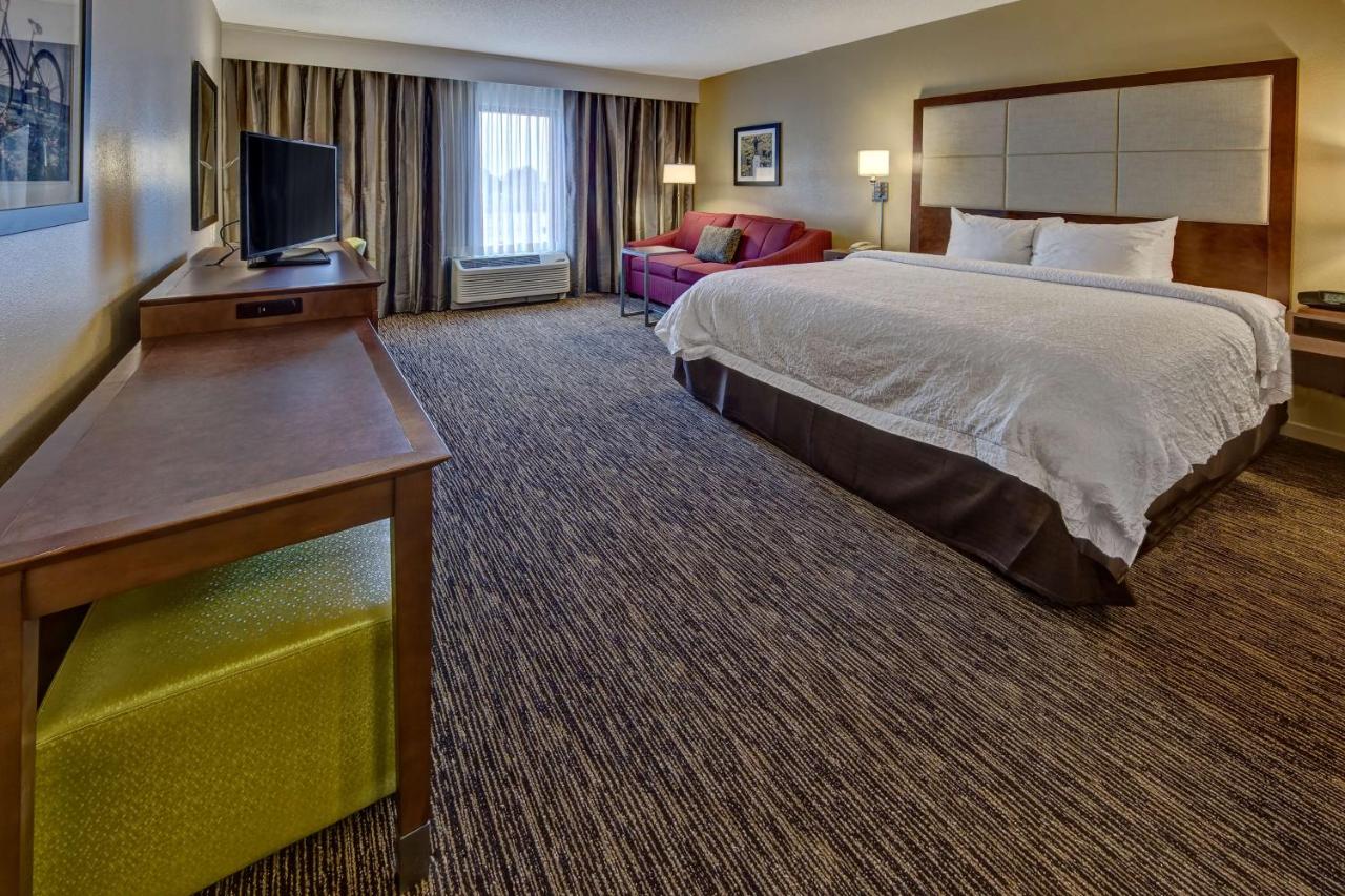 Deluxe King Room - Non-Smoking at Hampton Inn by Hilton Dunn
