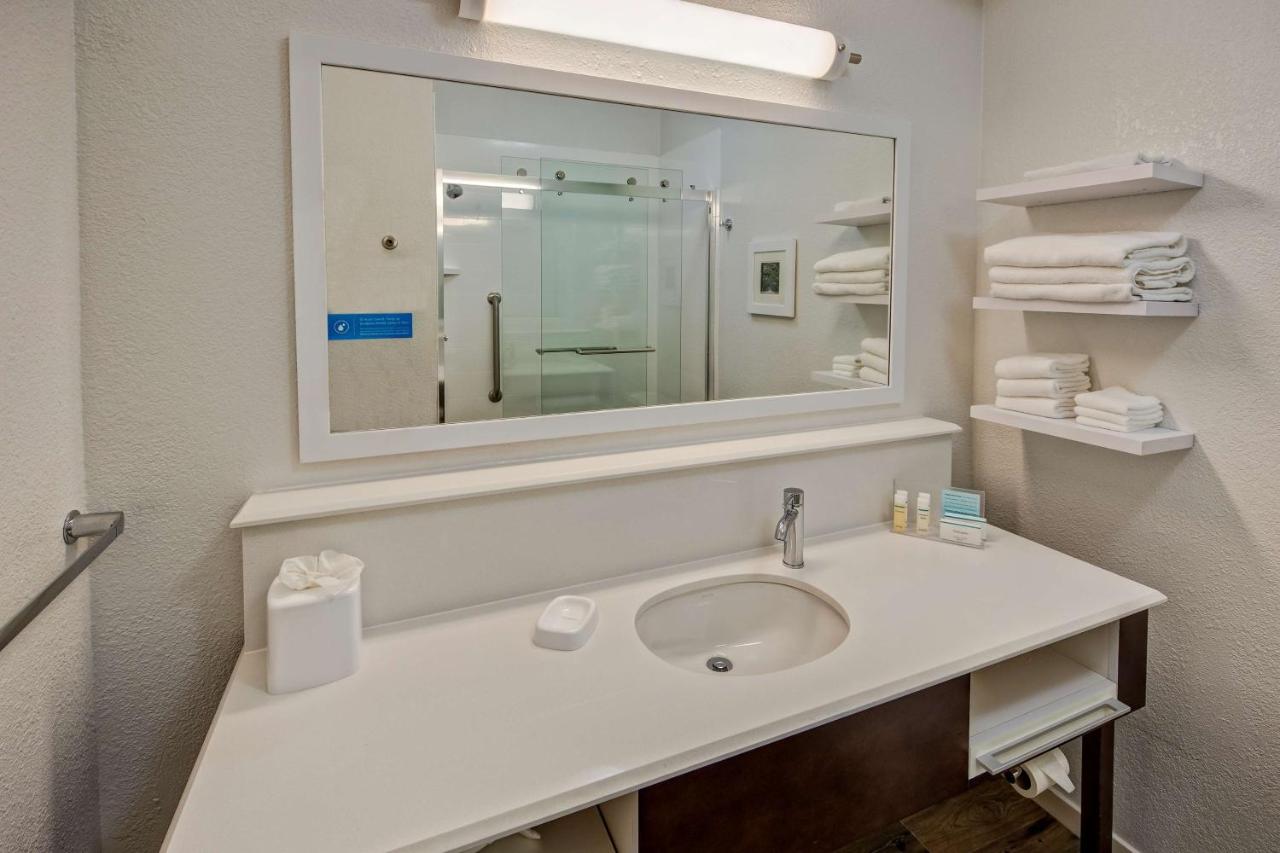 Double Room-First Floor - Non-smoking at Hampton Inn Savannah-I-95-North