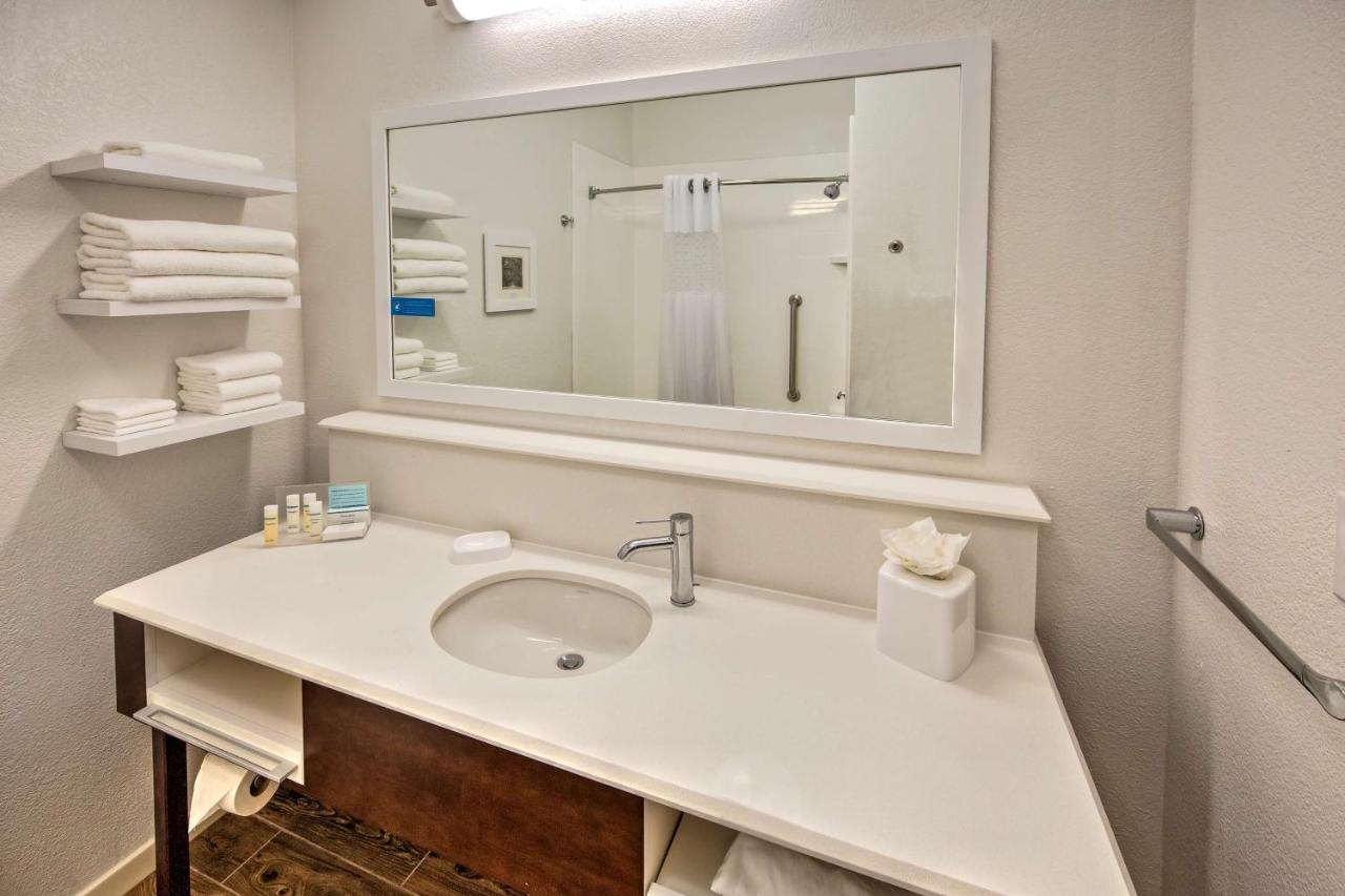 Non-Smoking King Study at Hampton Inn Savannah-I-95-North