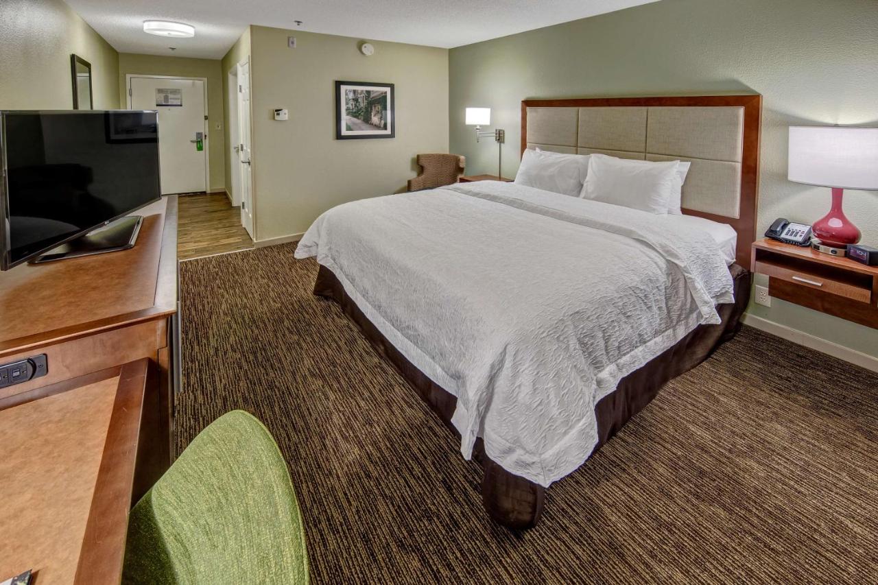 Non-Smoking King Study at Hampton Inn Savannah-I-95-North
