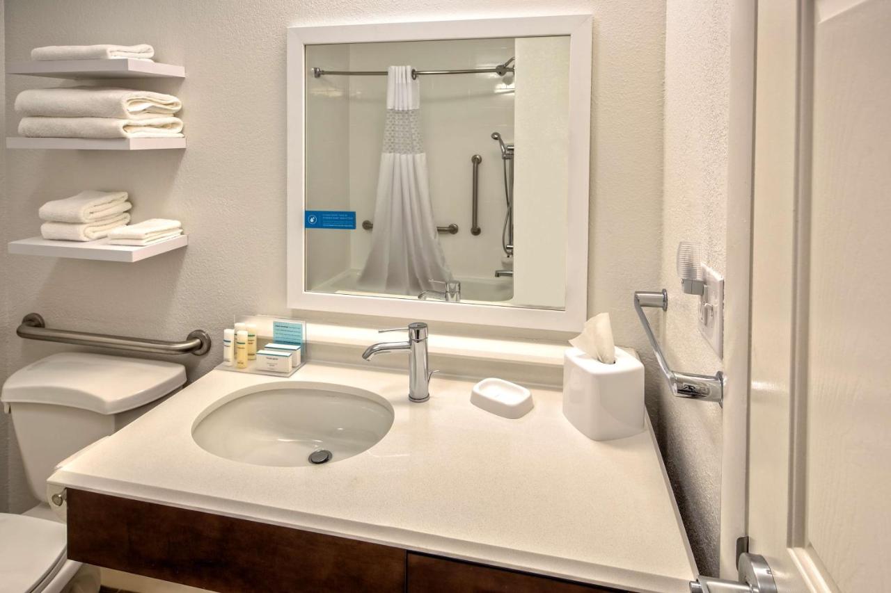 King Room with Bath Tub - Disability Access - Non-Smoking at Hampton Inn Savannah-I-95-North