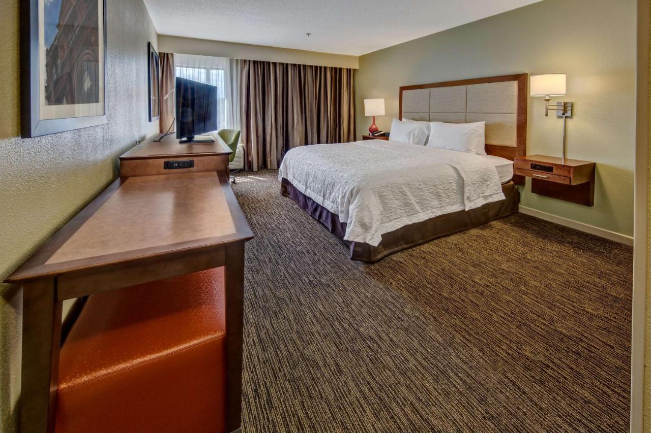King Room - Non-Smoking at Hampton Inn Savannah-I-95-North