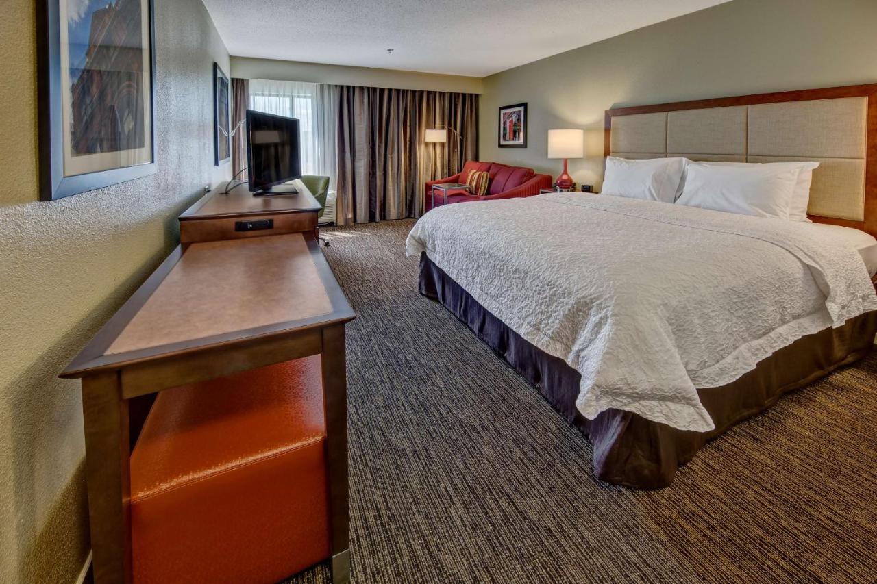 Non-Smoking King Study at Hampton Inn Savannah-I-95-North