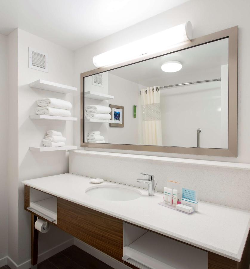 Queen Suite with Sofa Bed at Hampton Inn by Hilton Troy