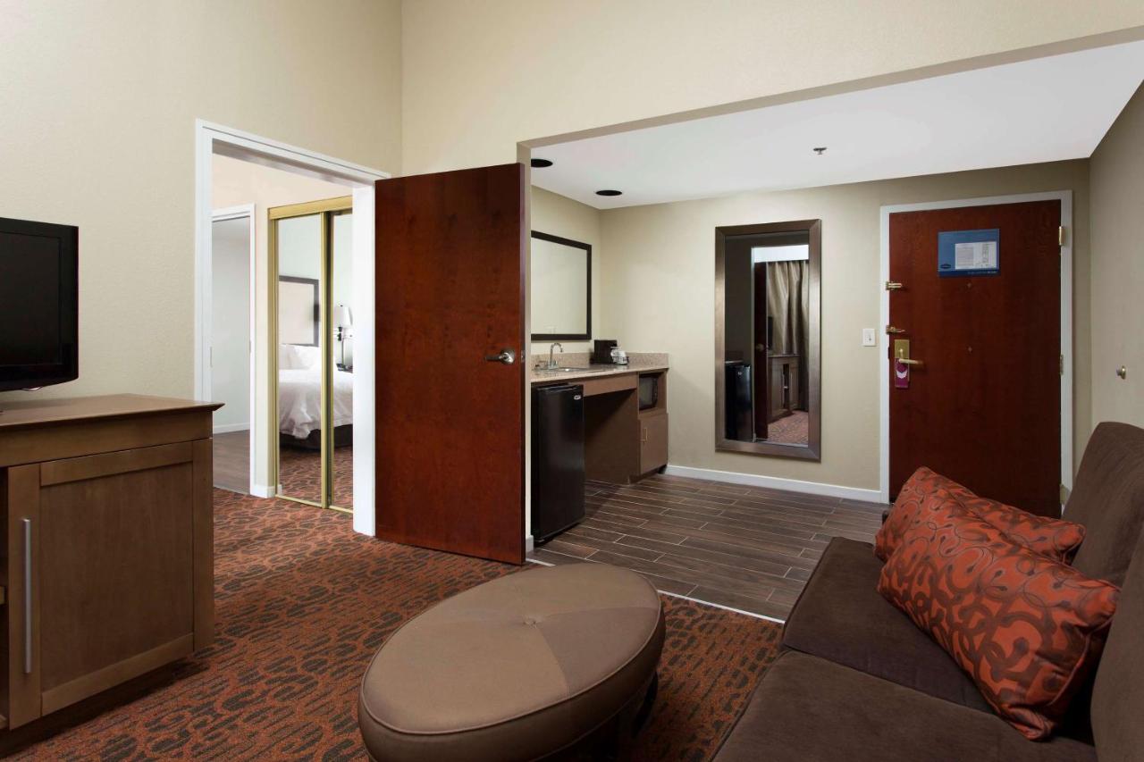 Queen Suite with Sofa Bed at Hampton Inn by Hilton Troy