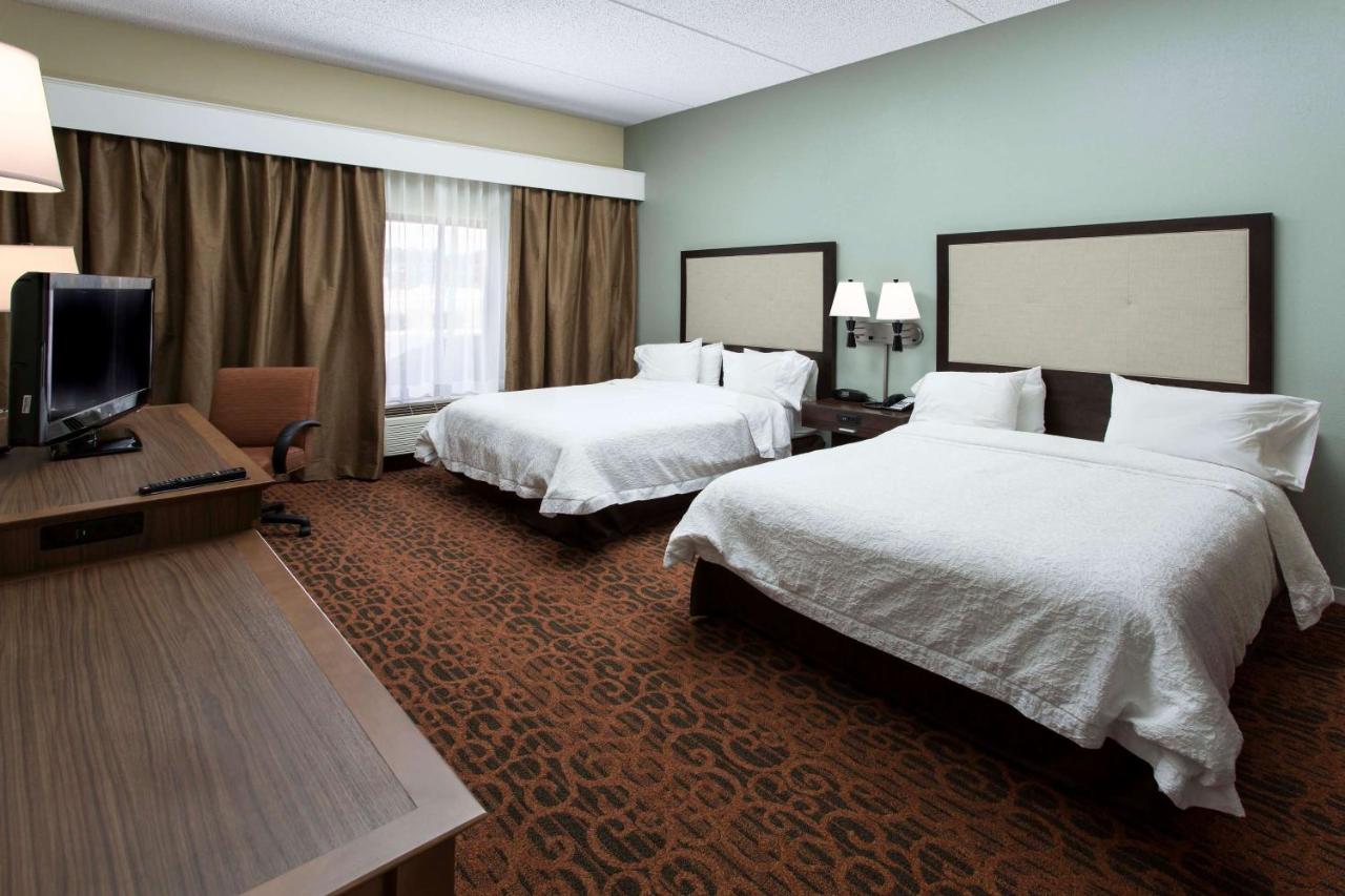 Queen Suite with Sofa Bed at Hampton Inn by Hilton Troy