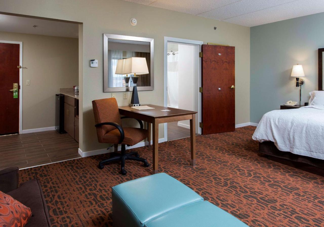 King Suite - Non-Smoking at Hampton Inn by Hilton Troy