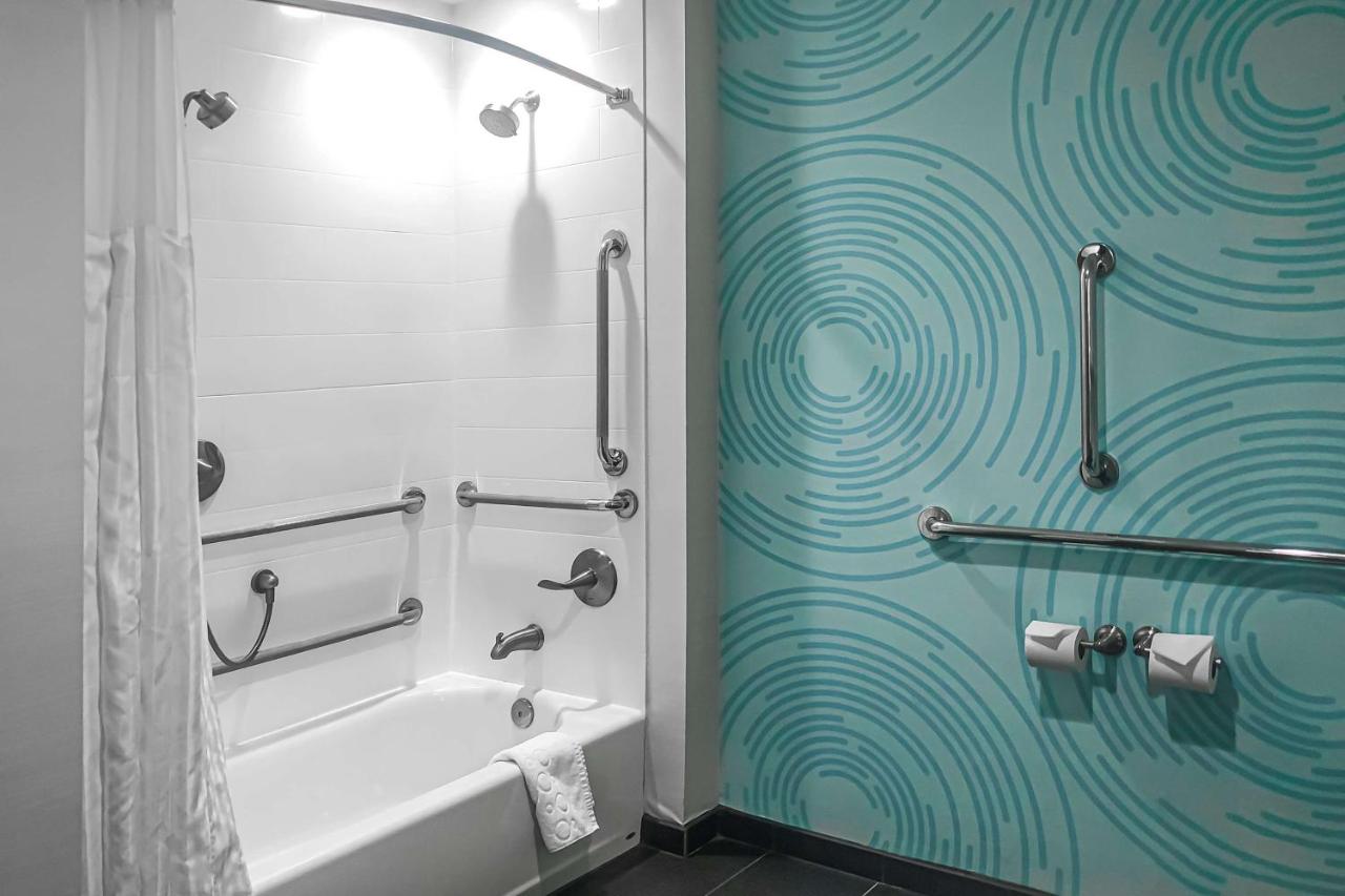 Queen Room with Two Queen Beds - Hearing Accessible with Bathtub at Tru by Hilton Smyrna Nashville