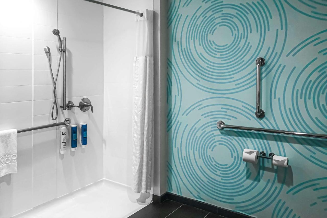 King Room - Mobility Accessible with Roll In Shower at Tru by Hilton Smyrna Nashville