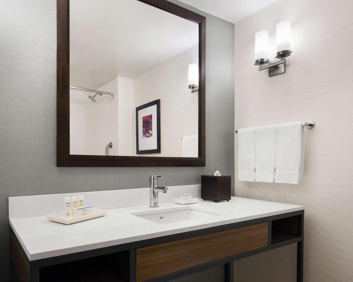 Queen Room - Non-Smoking at Hilton Garden Inn Providence Airport/Warwick