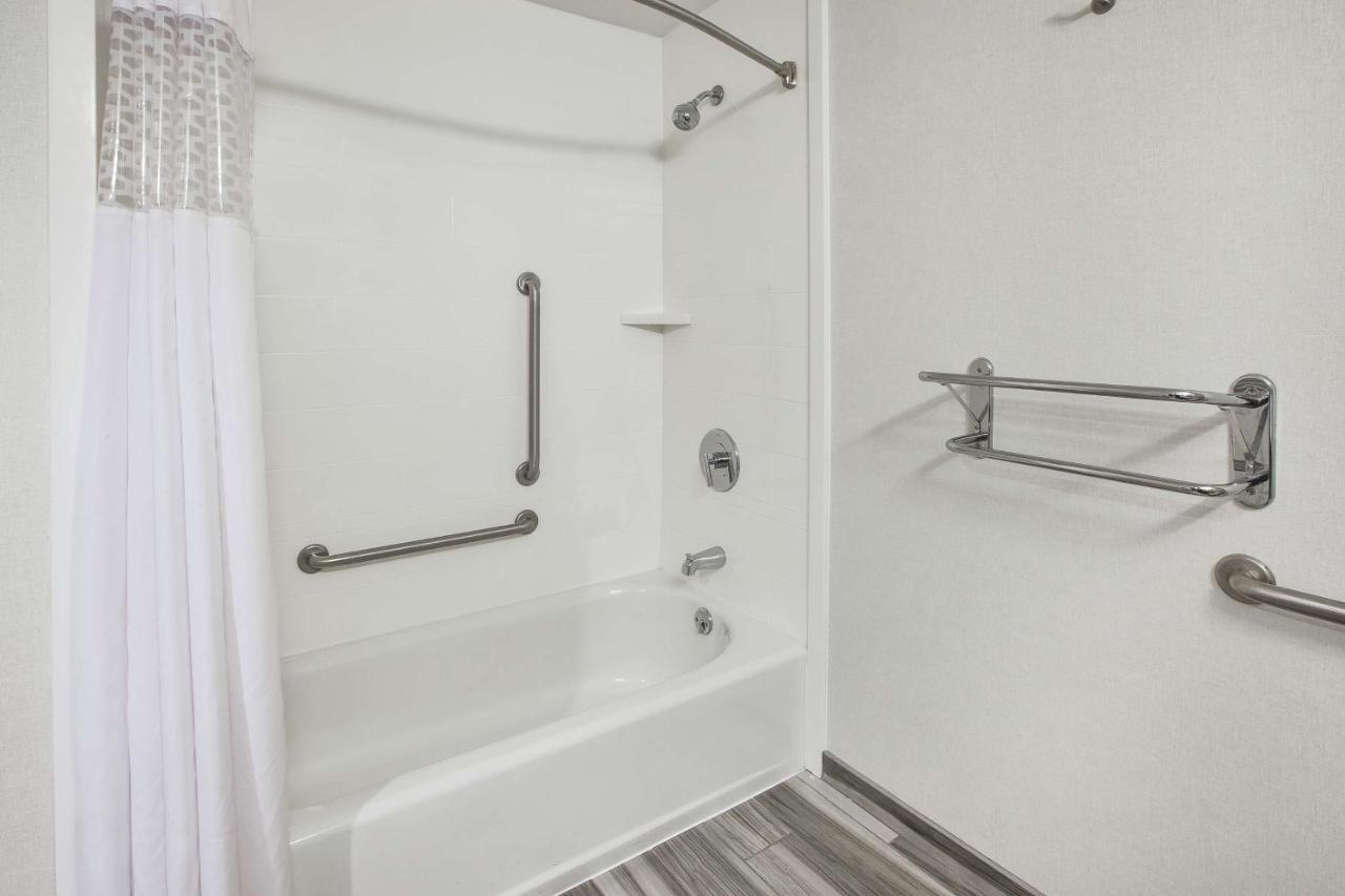 Queen Room with Two Queen Beds - Non-Smoking at Hampton Inn Pittsburgh University/Medical Center