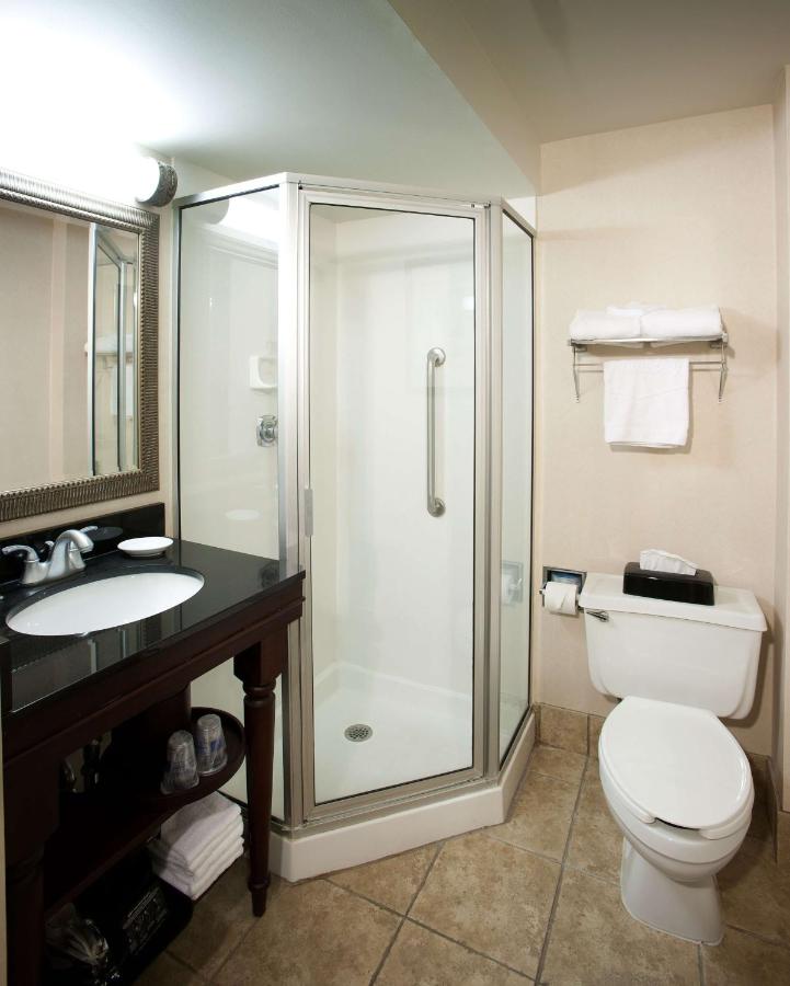 King Room at Hampton Inn Pittsburgh University/Medical Center