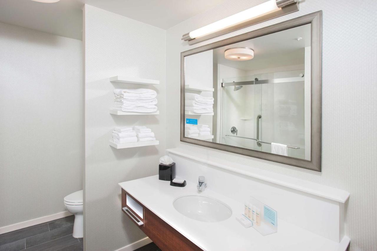 King Room - Non-Smoking at Hampton Inn & Suites LAX El Segundo