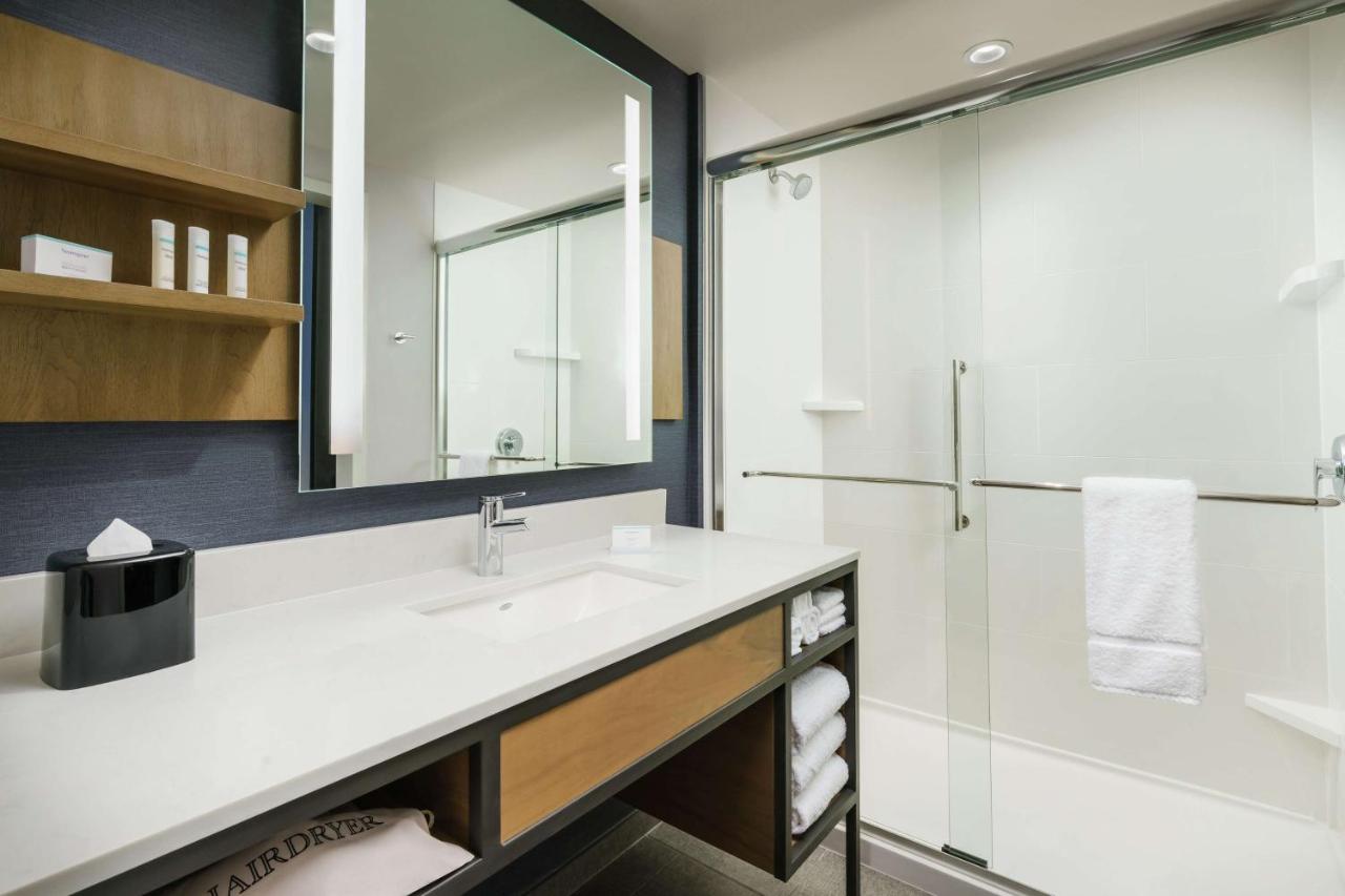 Premium King Room with Mountain View at Hilton Garden Inn Sunnyvale