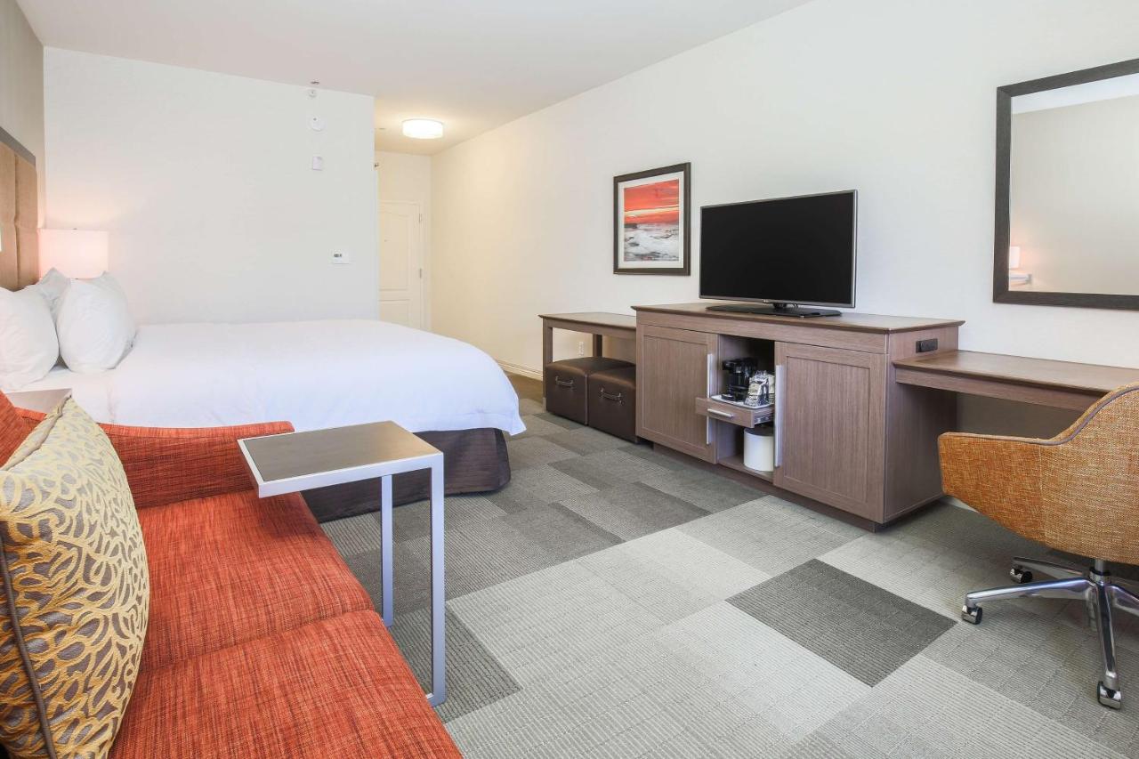 Premium King Room - Non-Smoking at Hampton Inn And Suites Camarillo