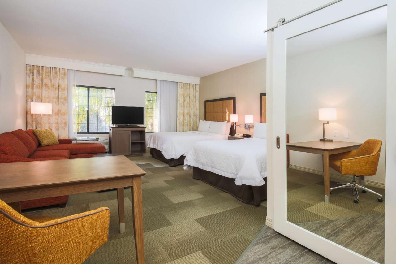 Queen Studio with Sofa Bed at Hampton Inn And Suites Camarillo
