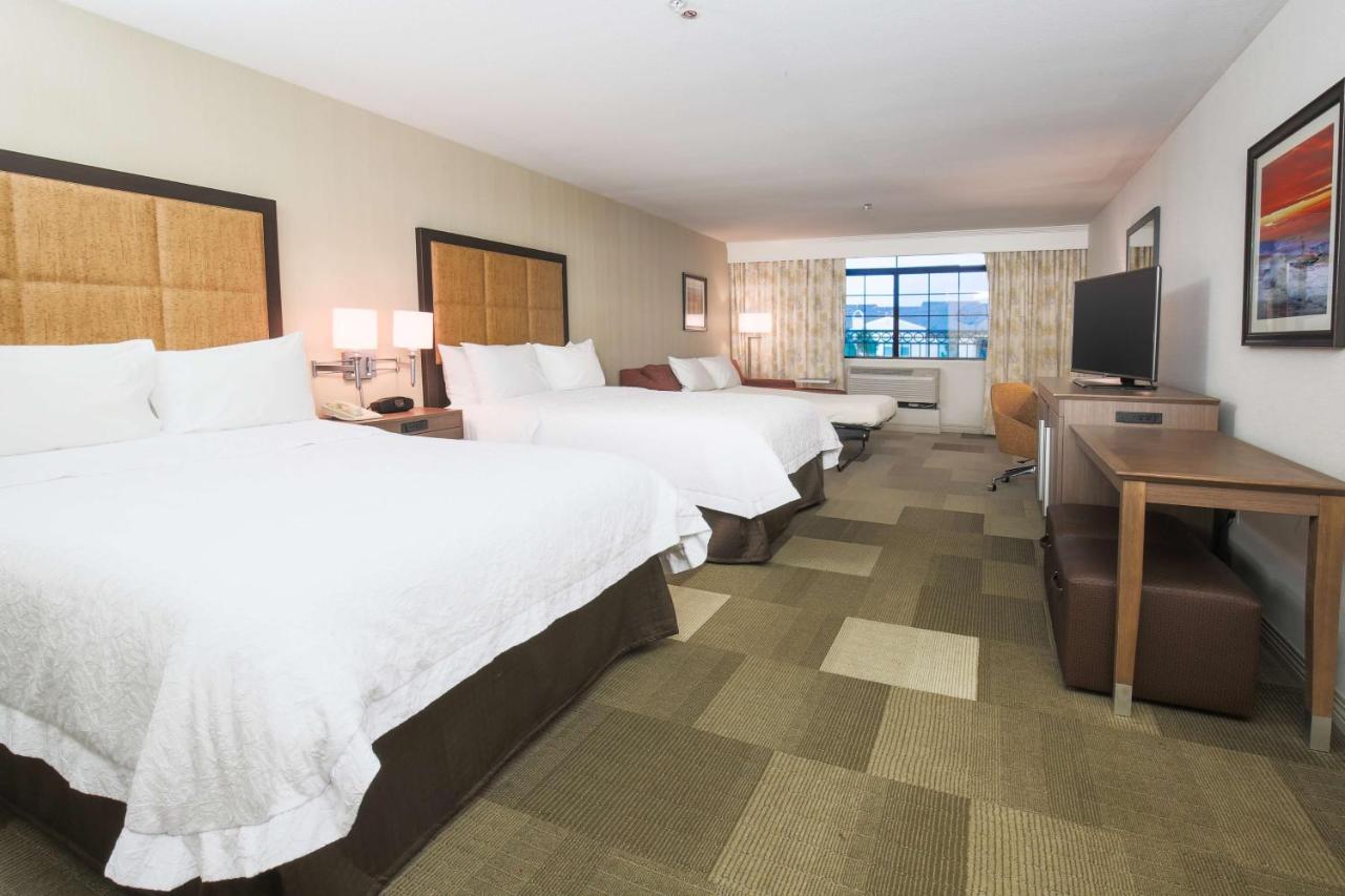 Queen Room with Two Queen Beds - Non-Smoking at Hampton Inn And Suites Camarillo