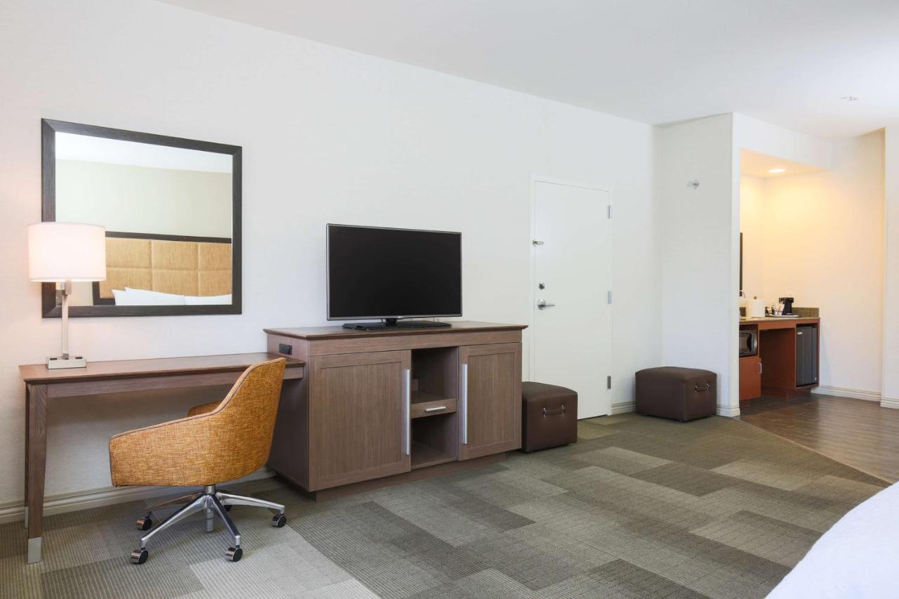 King Room with Bath Tub - Disability/Hearing Accessible at Hampton Inn And Suites Camarillo