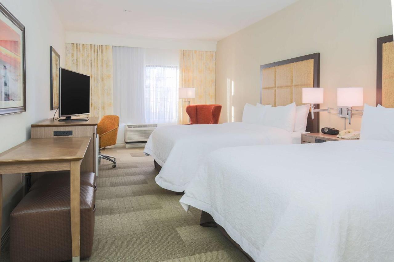 Queen Room with Two Queen Beds at Hampton Inn And Suites Camarillo