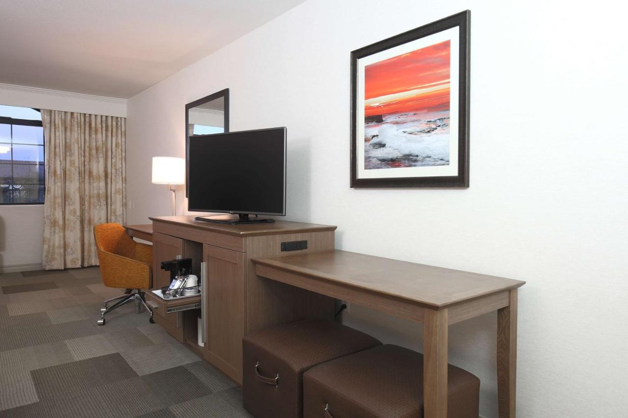 Queen Room with Two Queen Beds - Non-Smoking at Hampton Inn And Suites Camarillo