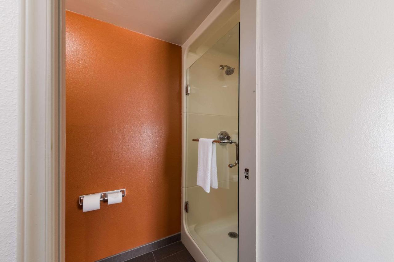 Queen Room - Non-Smoking at Sleep Inn Kernersville I-40