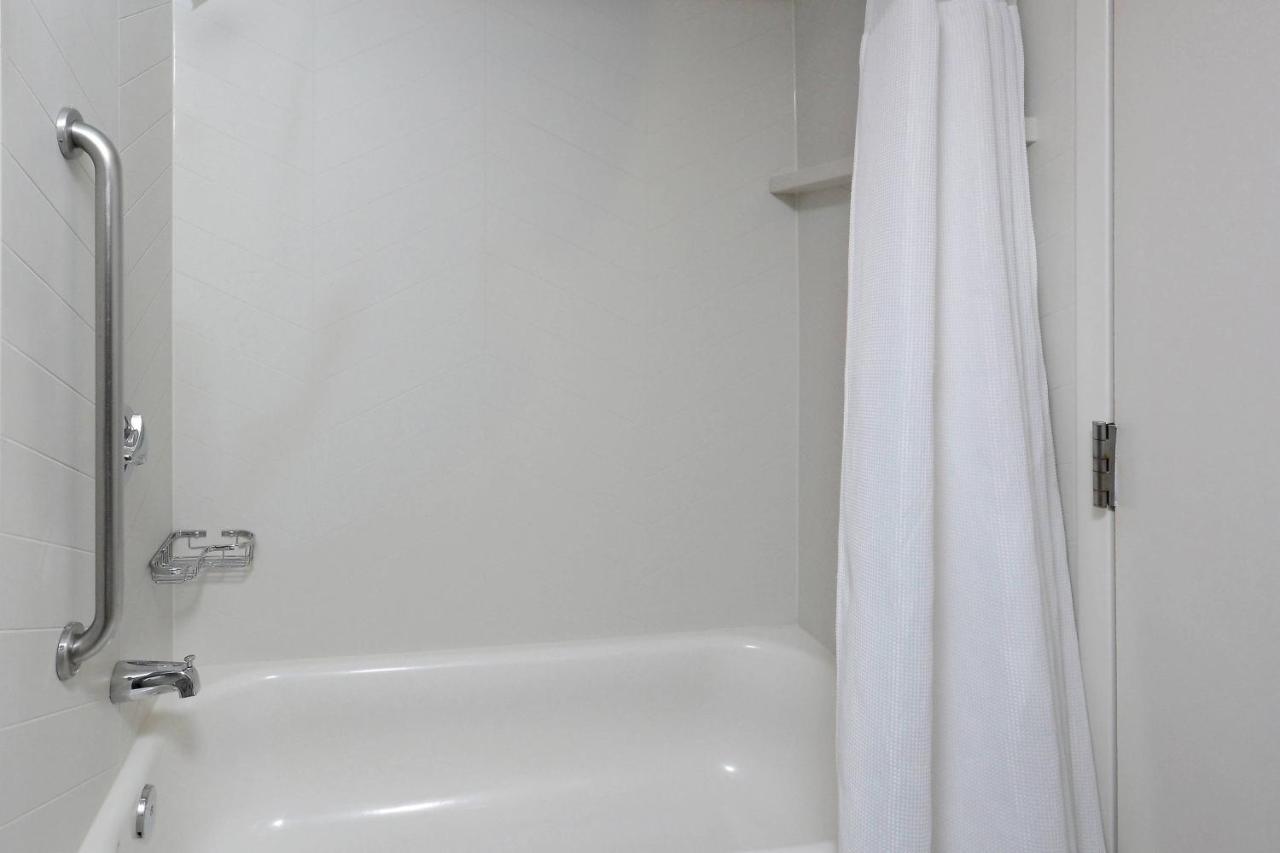 | Fairfield Inn Greensboro Airport