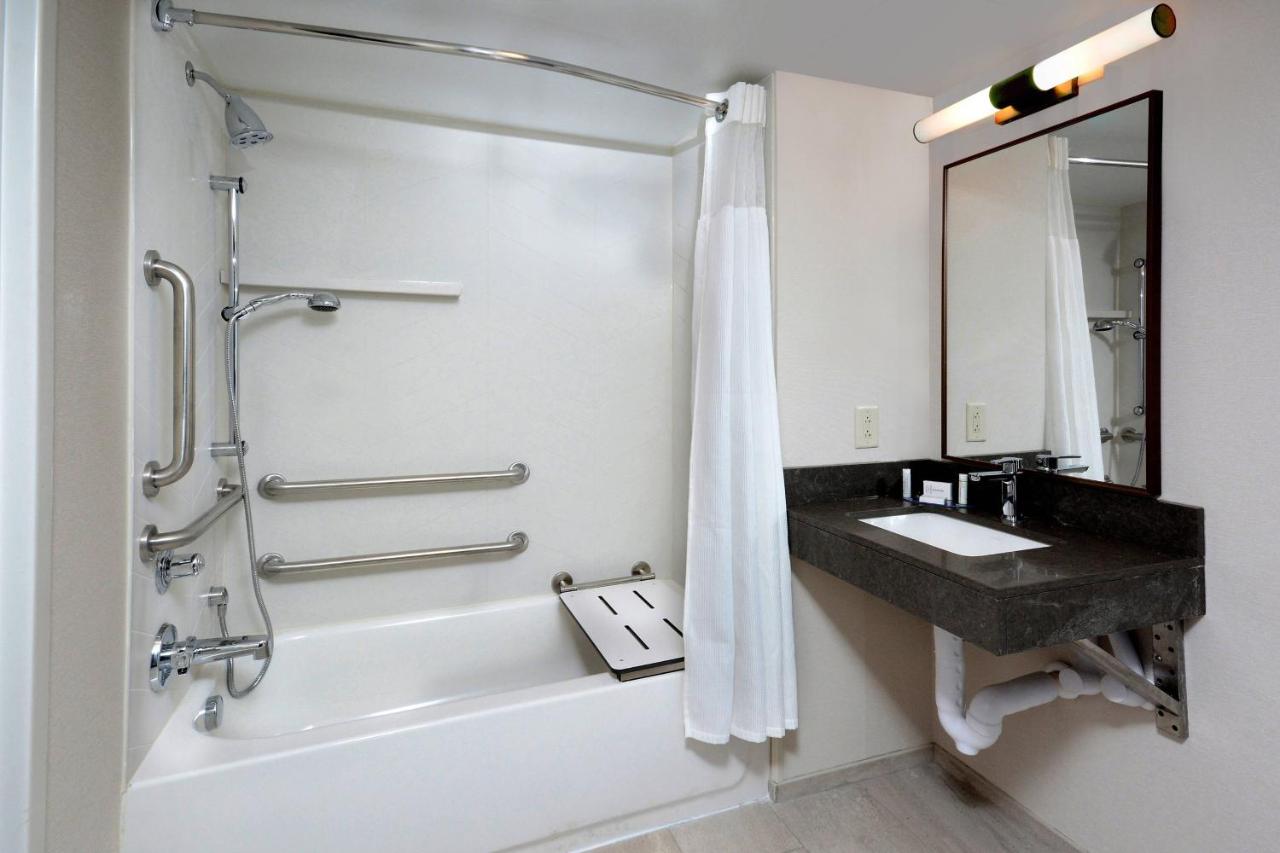 | Fairfield Inn Greensboro Airport
