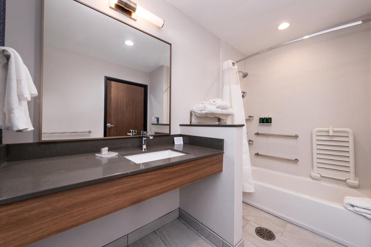 | Fairfield Inn & Suites by Marriott Fort Worth Southwest at Cityview