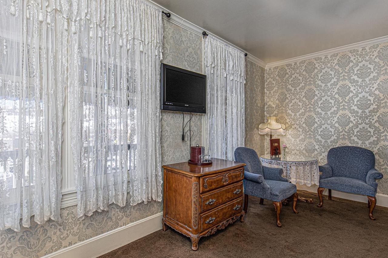  | General Palmer Hotel