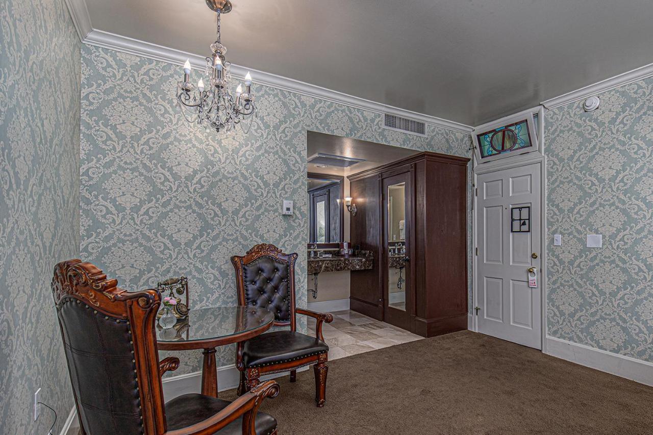  | General Palmer Hotel