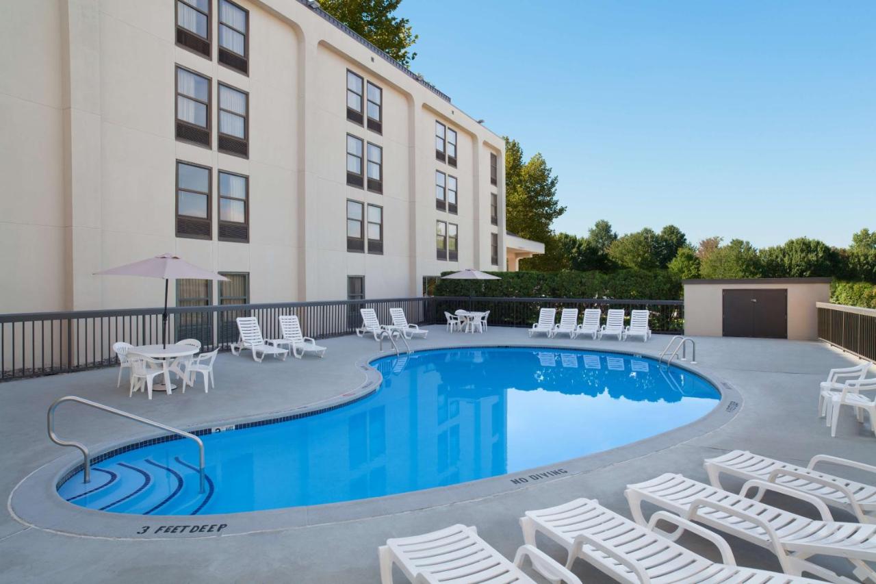  | Hampton Inn Philadelphia/Mt. Laurel