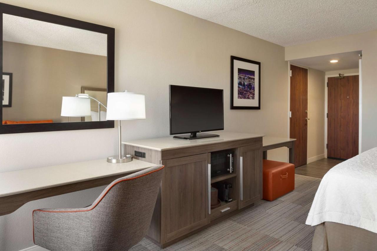  | Hampton Inn Philadelphia/Mt. Laurel