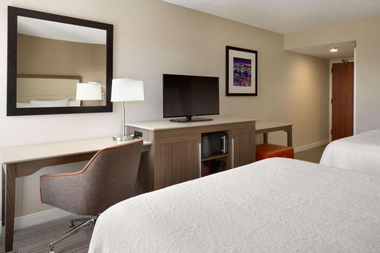  | Hampton Inn Philadelphia/Mt. Laurel
