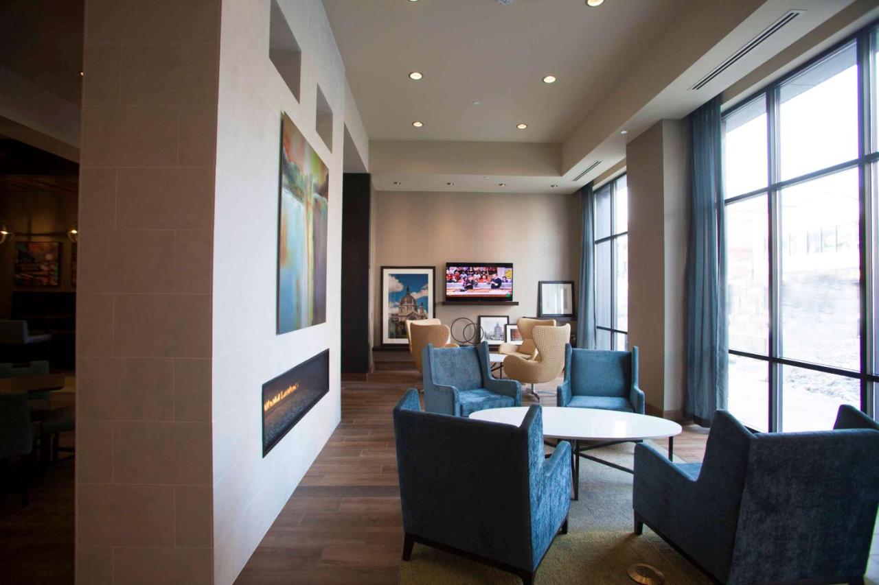 | Hampton Inn & Suites St. Paul Downtown