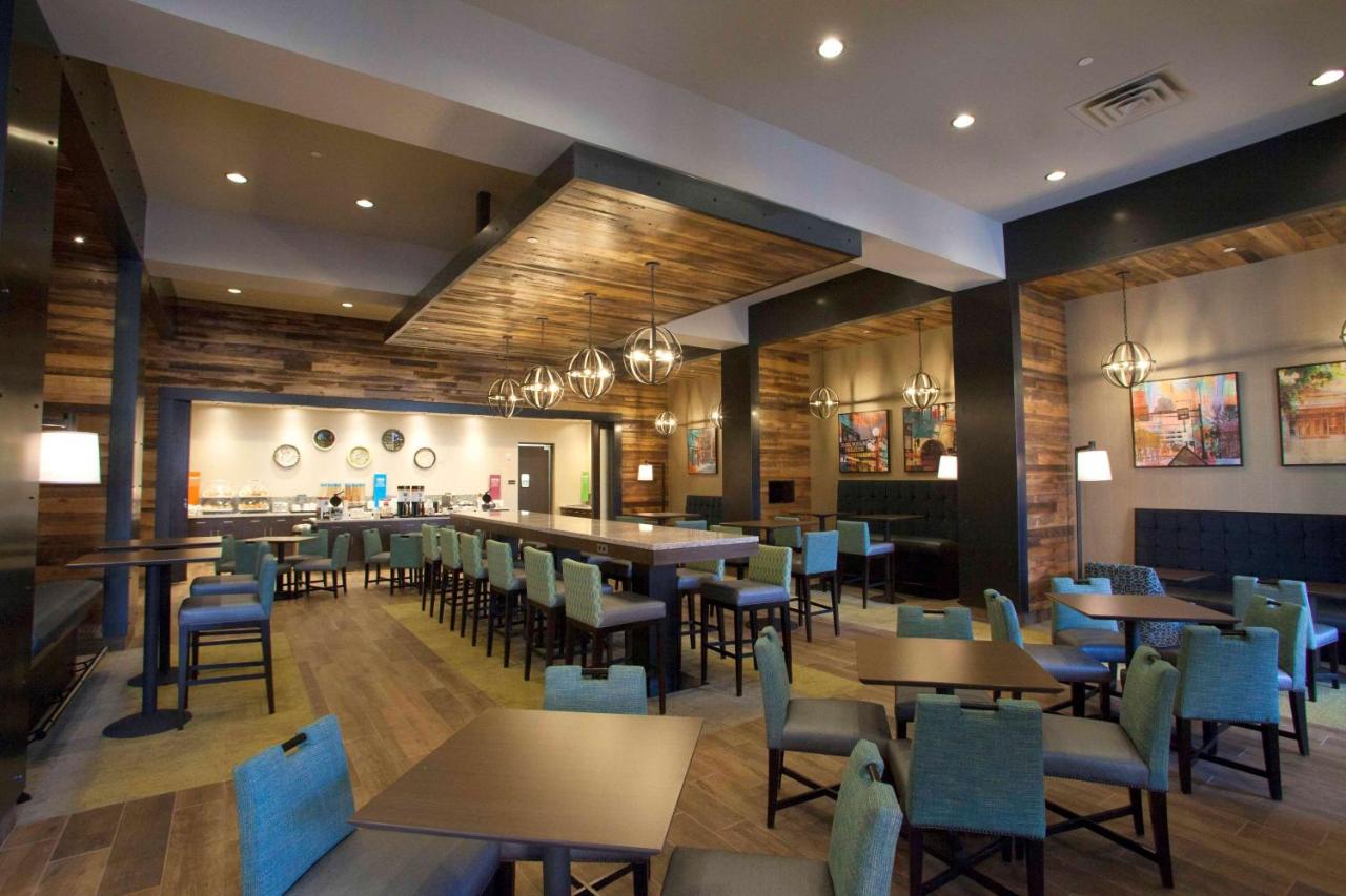 | Hampton Inn & Suites St. Paul Downtown