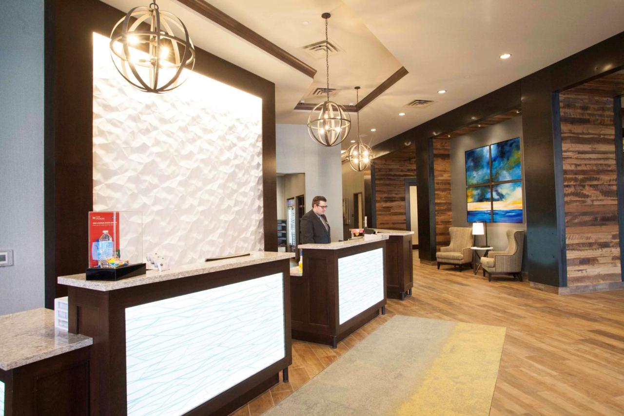 | Hampton Inn & Suites St. Paul Downtown