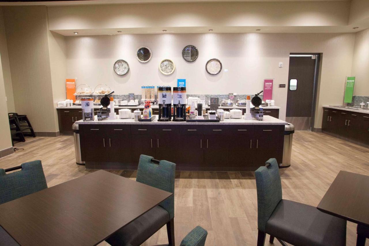| Hampton Inn & Suites St. Paul Downtown