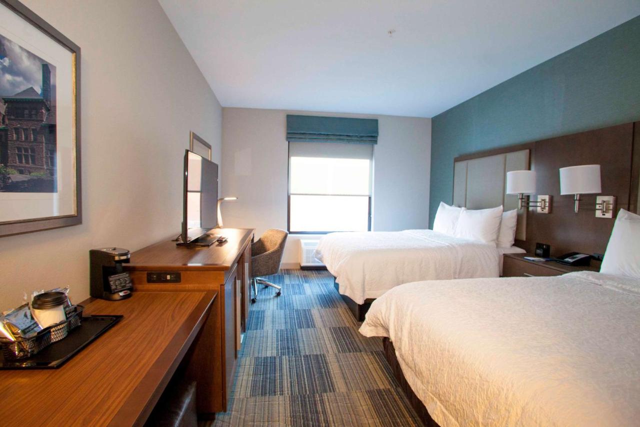 | Hampton Inn & Suites St. Paul Downtown