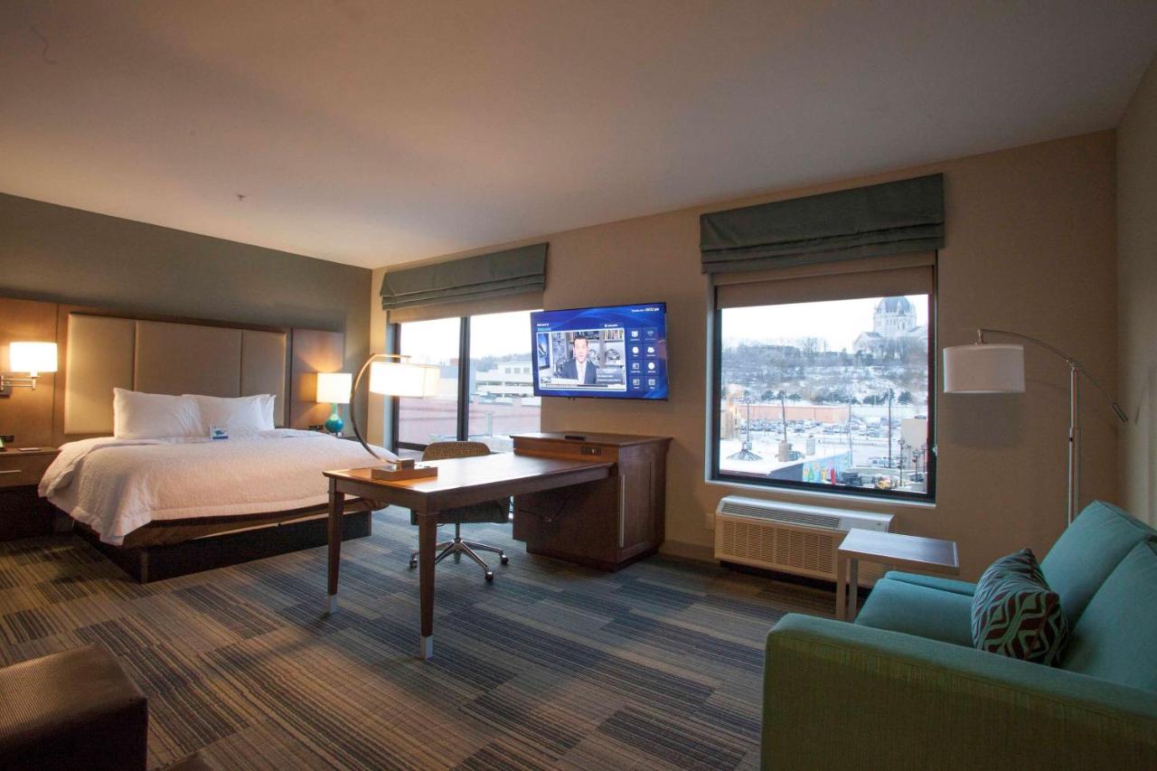 | Hampton Inn & Suites St. Paul Downtown