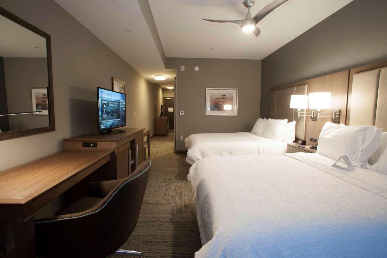 | Hampton Inn & Suites St. Paul Downtown