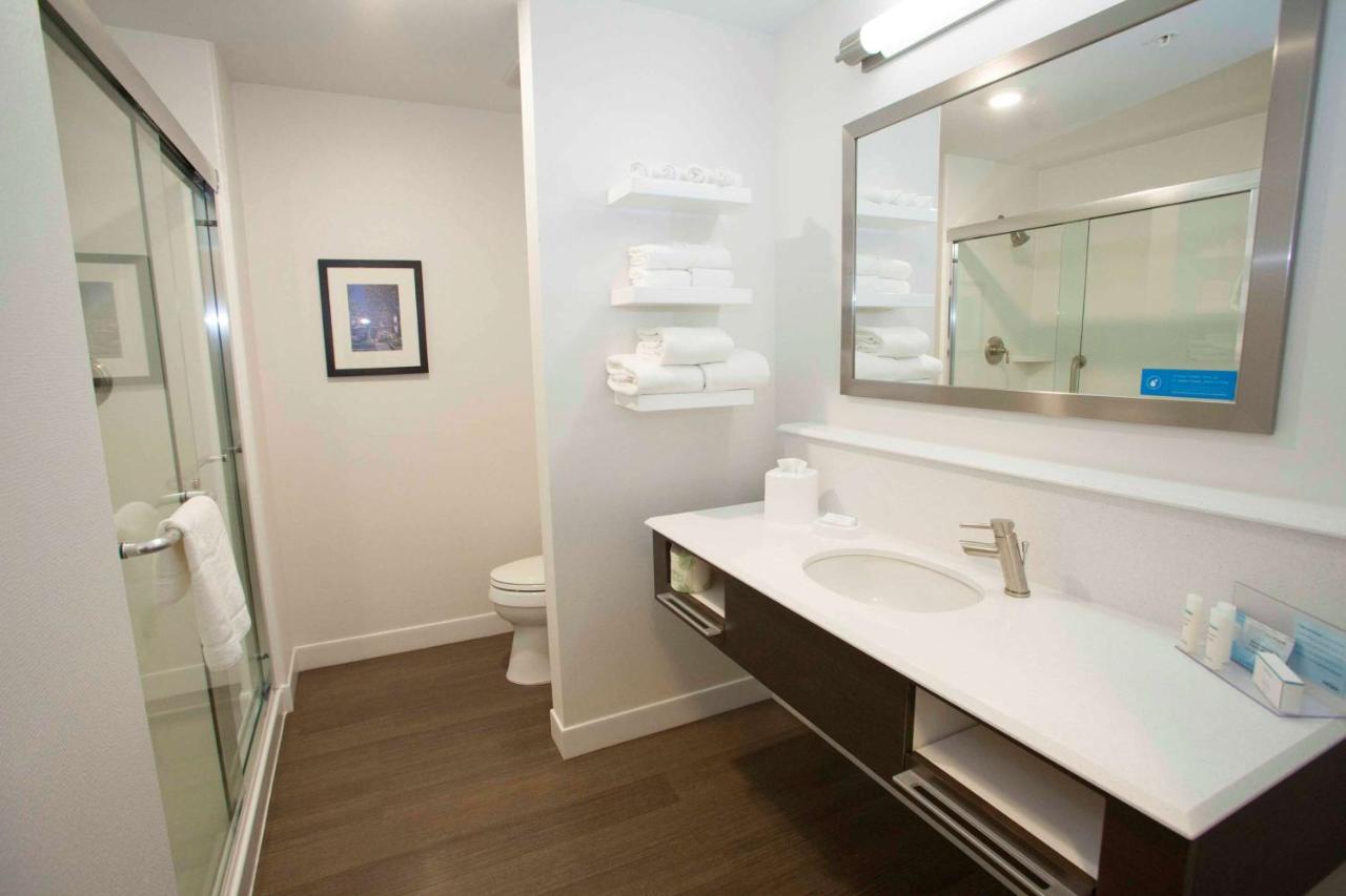 | Hampton Inn & Suites St. Paul Downtown