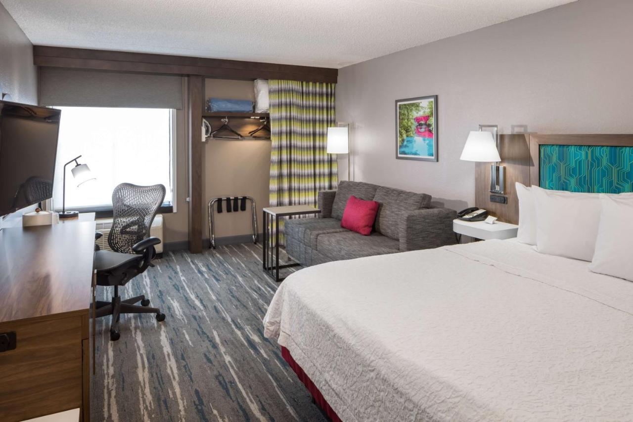 King Study with Sofa Bed - Non-Smoking  at Hampton Inn Bentonville/Rogers