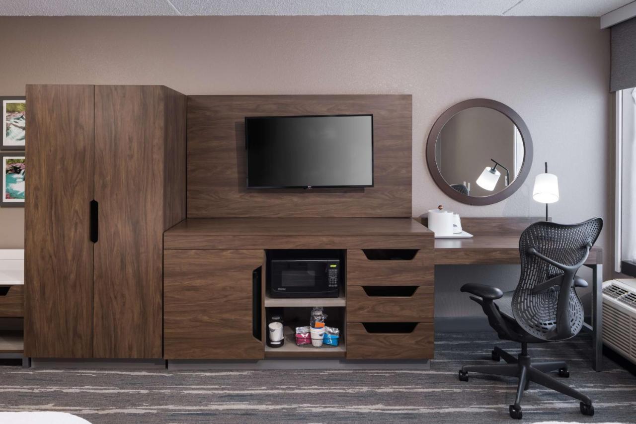 Queen Room with Two Queen Beds - Disability Access at Hampton Inn Bentonville/Rogers