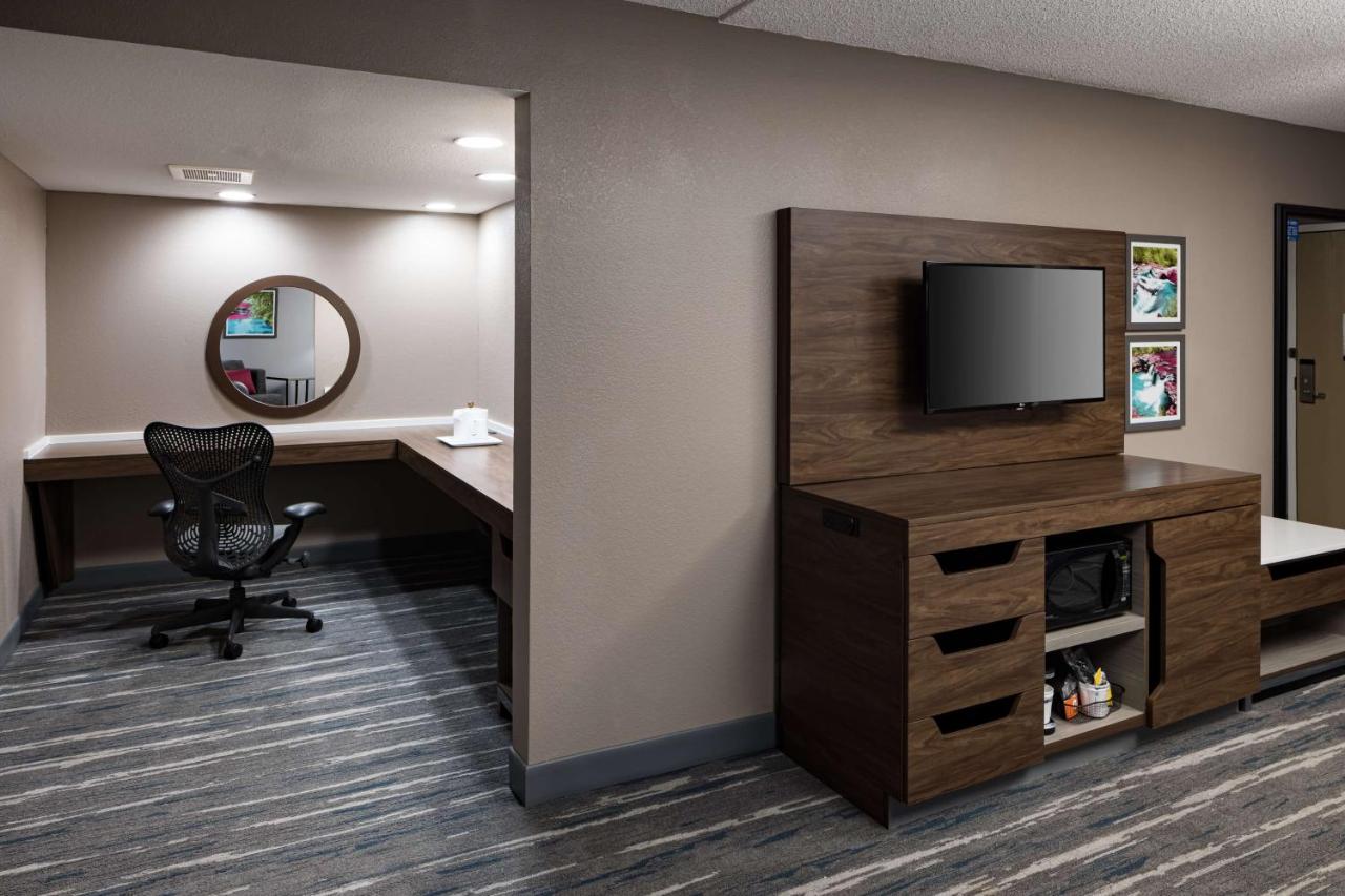 Executive King Room - Non-Smoking at Hampton Inn Bentonville/Rogers