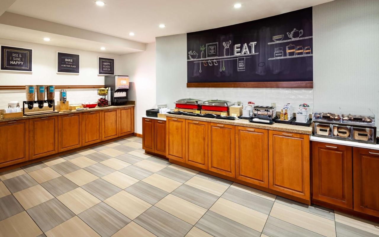  | Hampton Inn & Suites St. Louis at Forest Park