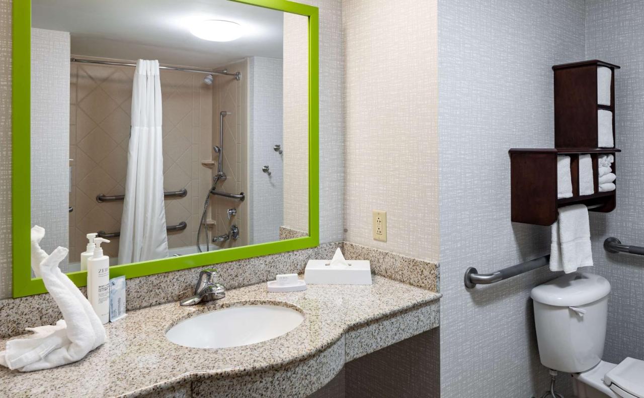  | Hampton Inn & Suites St. Louis at Forest Park
