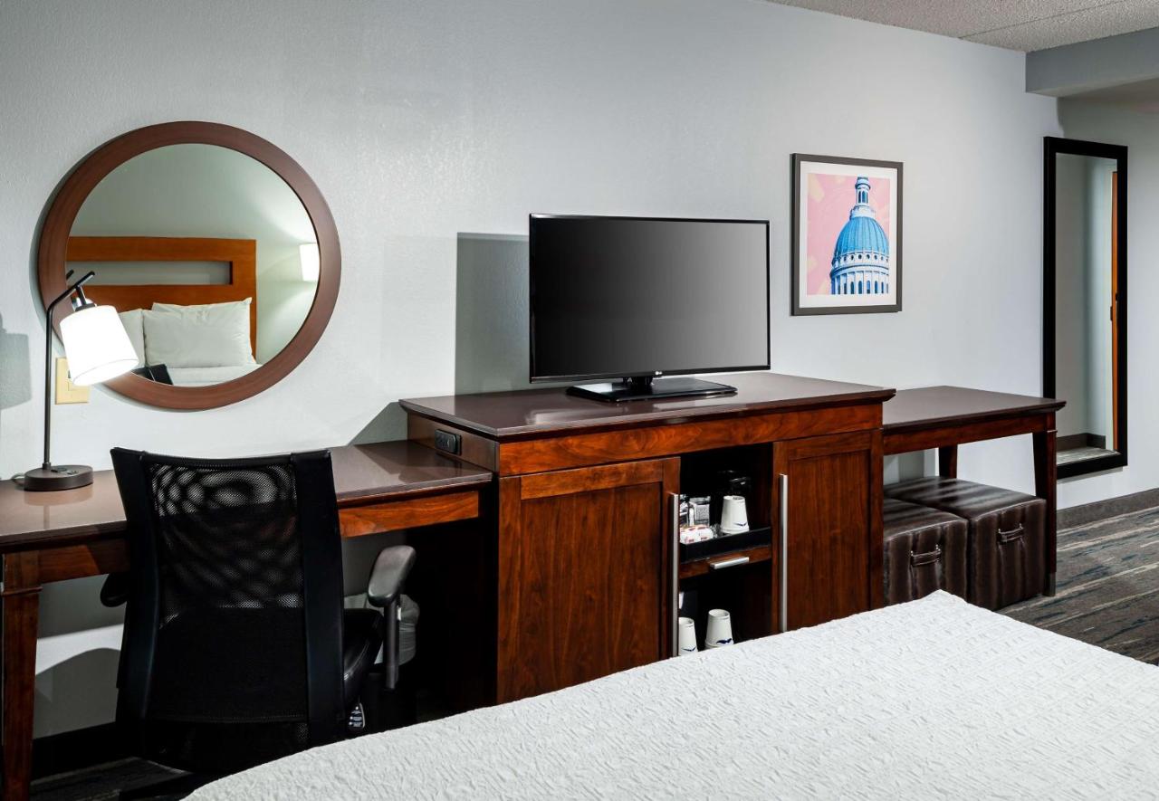  | Hampton Inn & Suites St. Louis at Forest Park