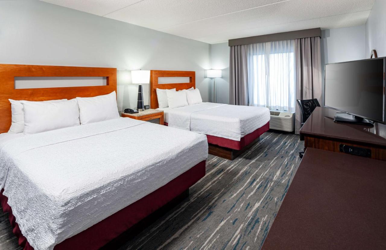 | Hampton Inn & Suites St. Louis at Forest Park