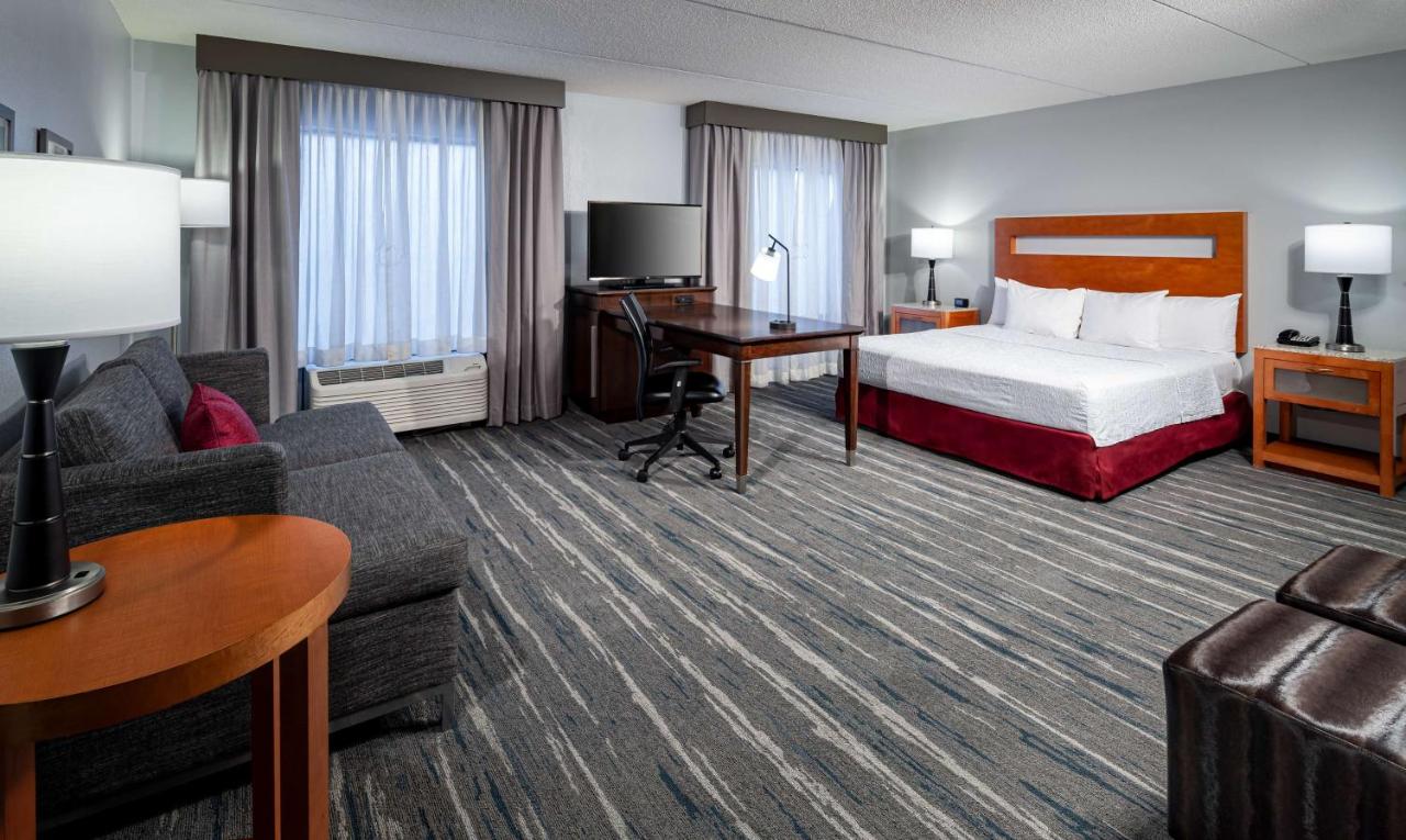  | Hampton Inn & Suites St. Louis at Forest Park