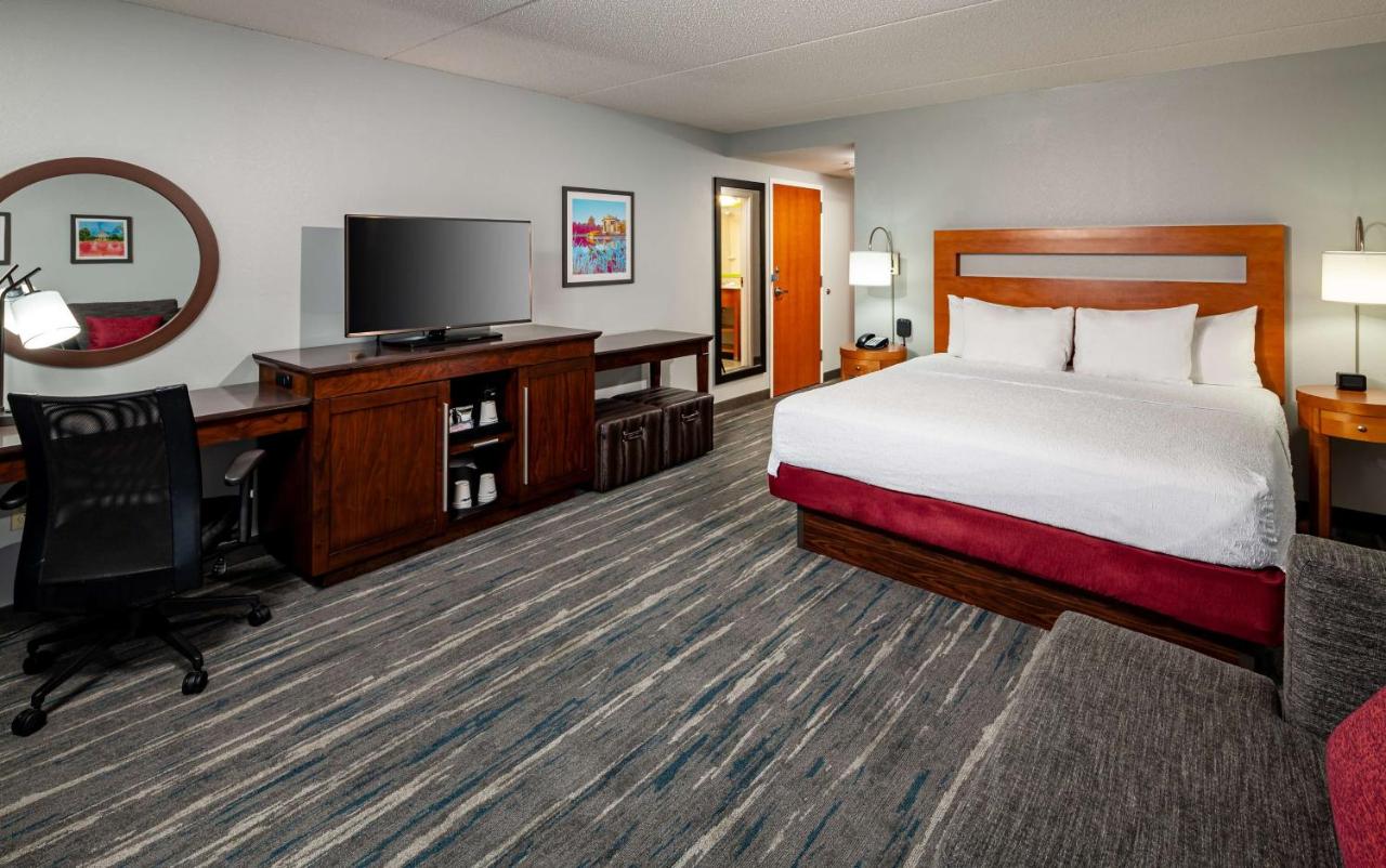  | Hampton Inn & Suites St. Louis at Forest Park